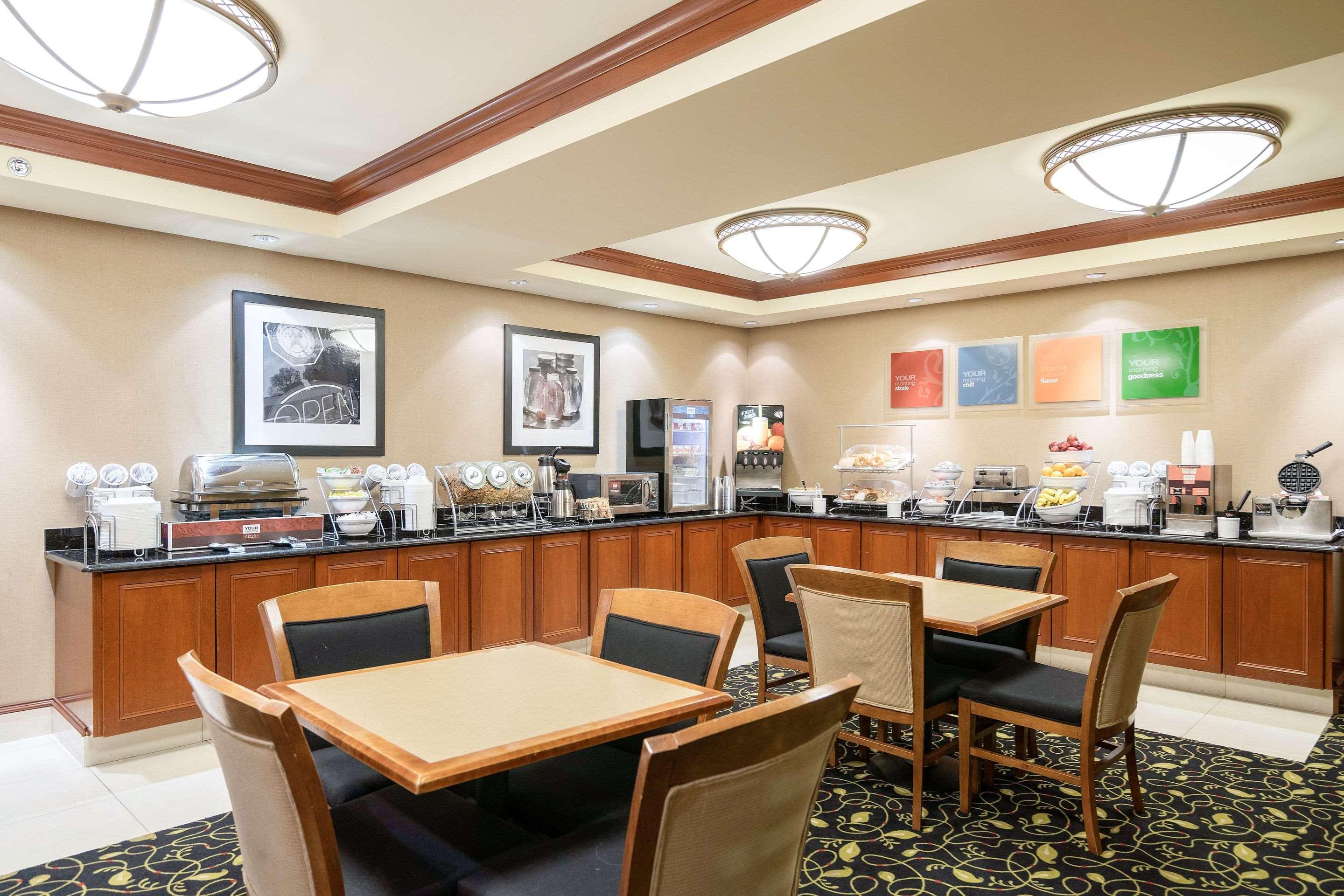 Comfort Inn & Suites Newark - Wilmington Экстерьер фото